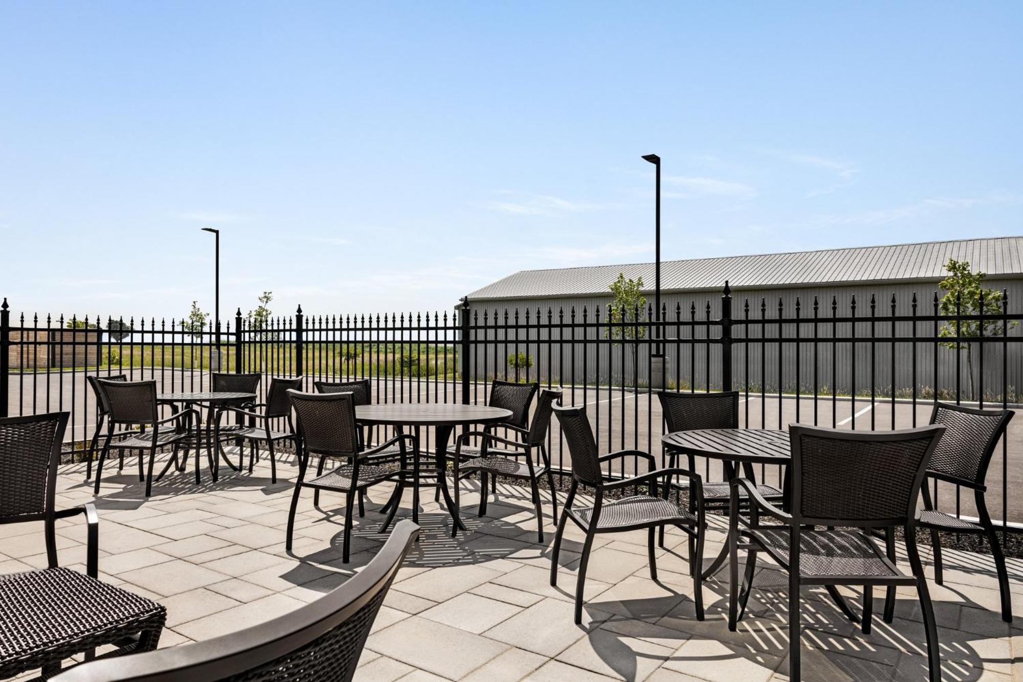 Holiday Inn Express - Strathroy By Ihg 외부 사진